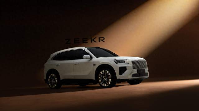 极氪 8X 性能实力，可静可动的旗舰 SUV