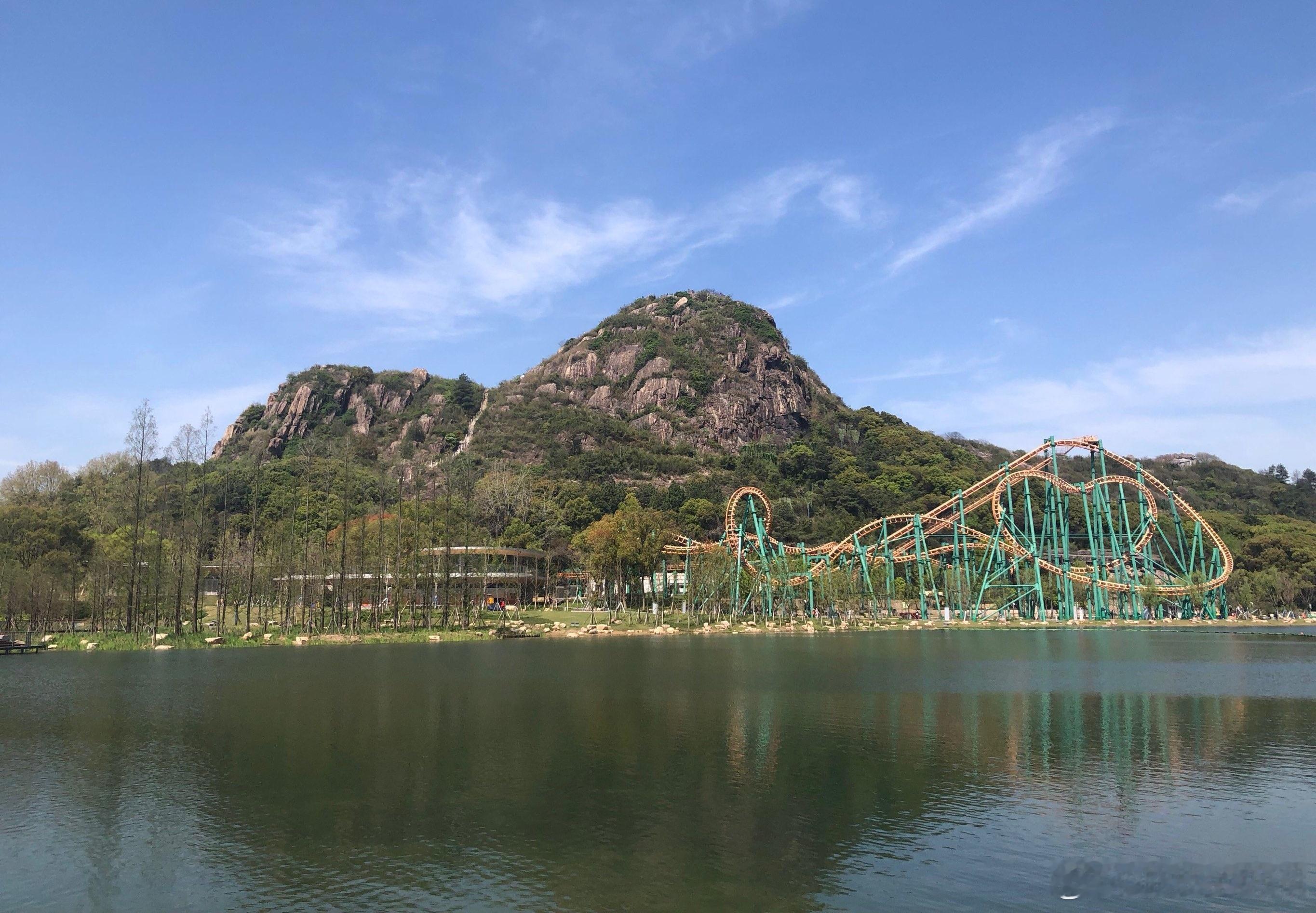 心里话         生活犹如一面镜子，你对它笑，它就对你笑。保持乐观，机会就