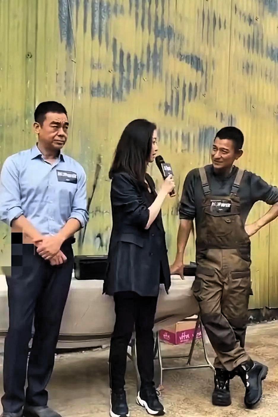 同框画面反差十足！刘德华满眼欣赏倪妮，刘青云一脸严肃，并不是不解风情
 
翻看这