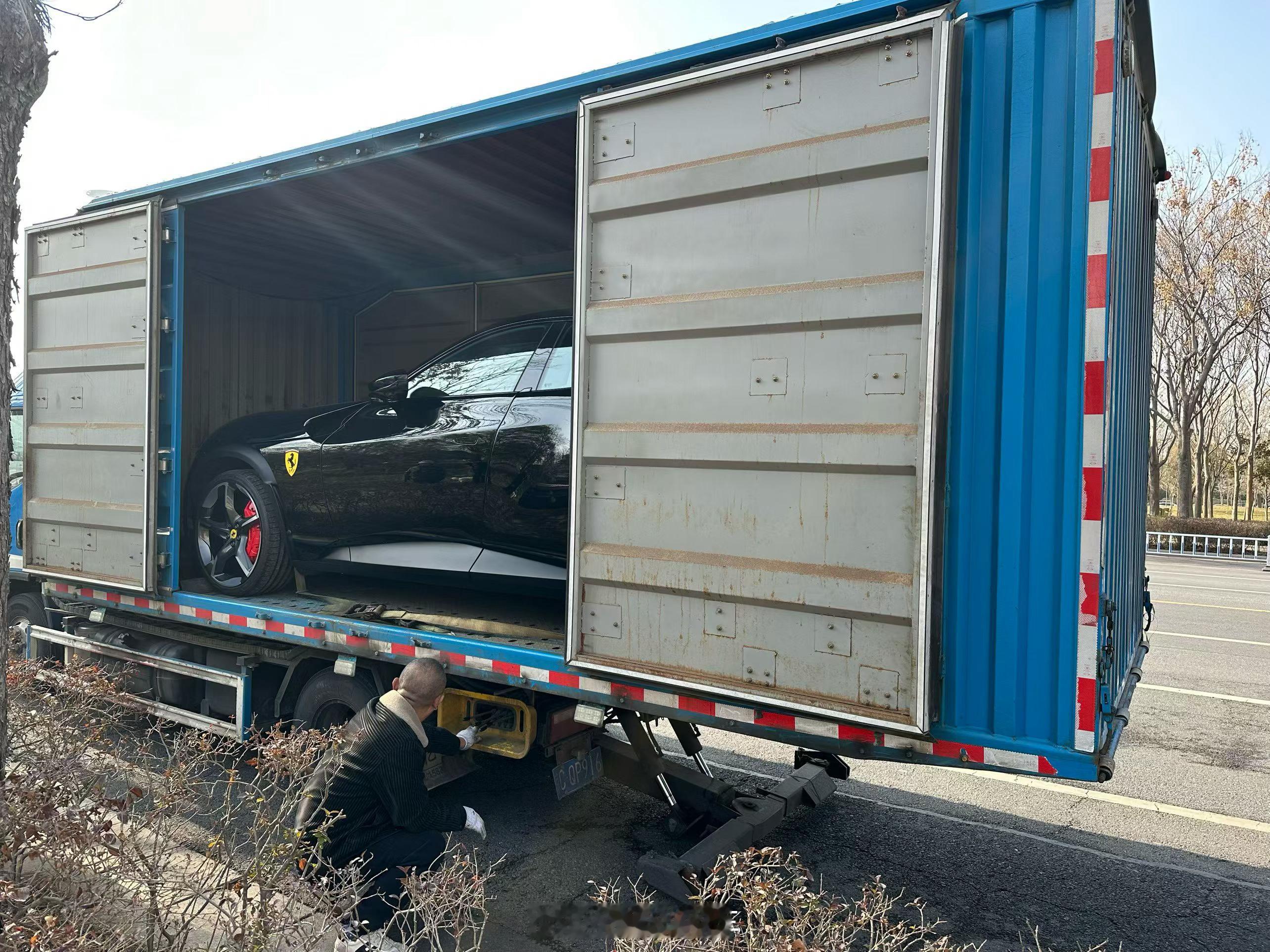 工程款结算了…法拉利Purosangue到手…法拉利