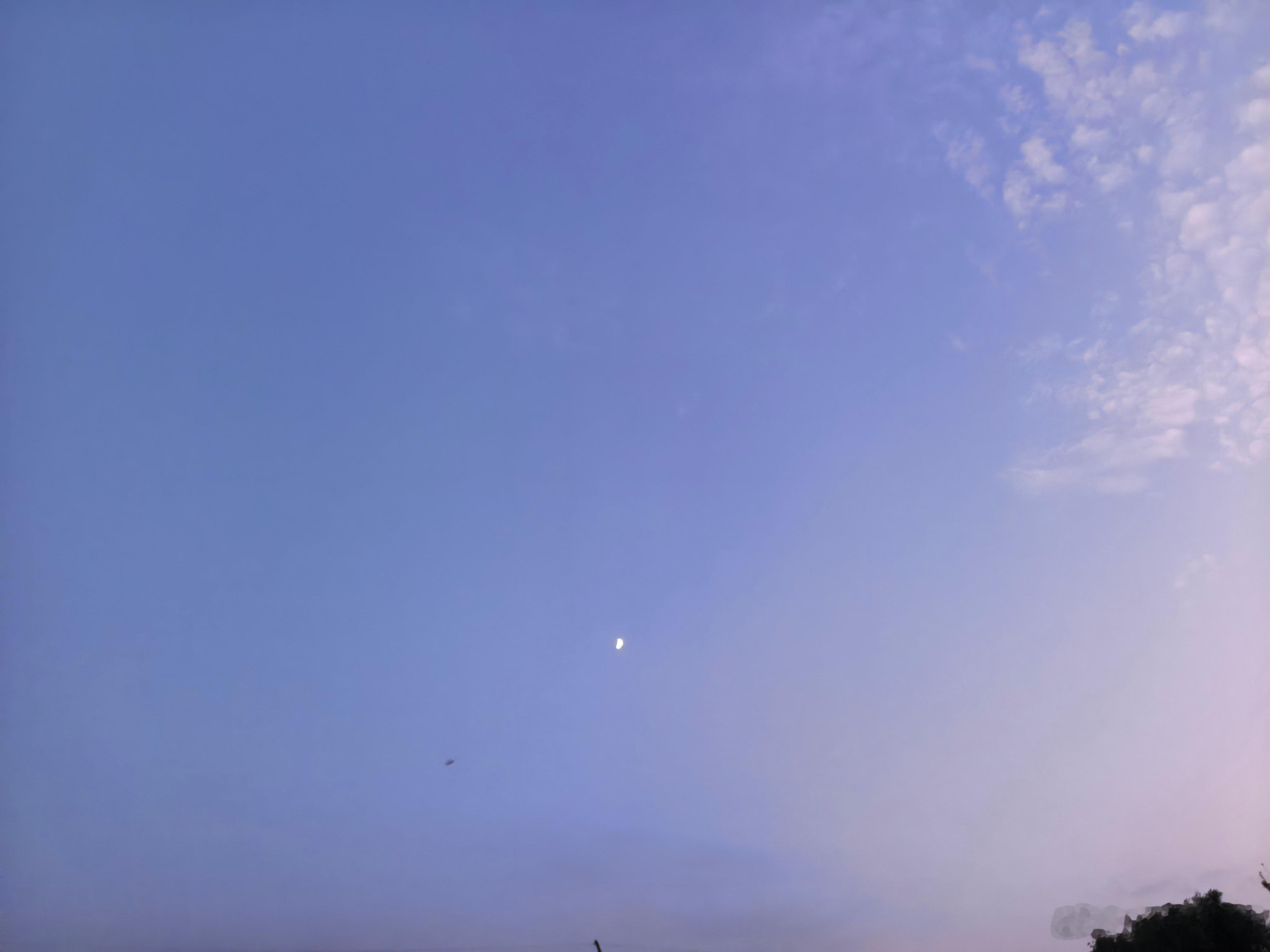 天空没有留下翅膀的痕迹但鸟已经飞过 ​​​