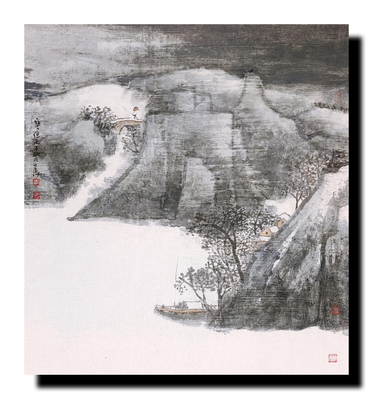 春天妩媚，夏天妖娆，秋天藏诗，冬天含情。
冬天的大山，雪花漫舞，群峰素裹，杂树遮
