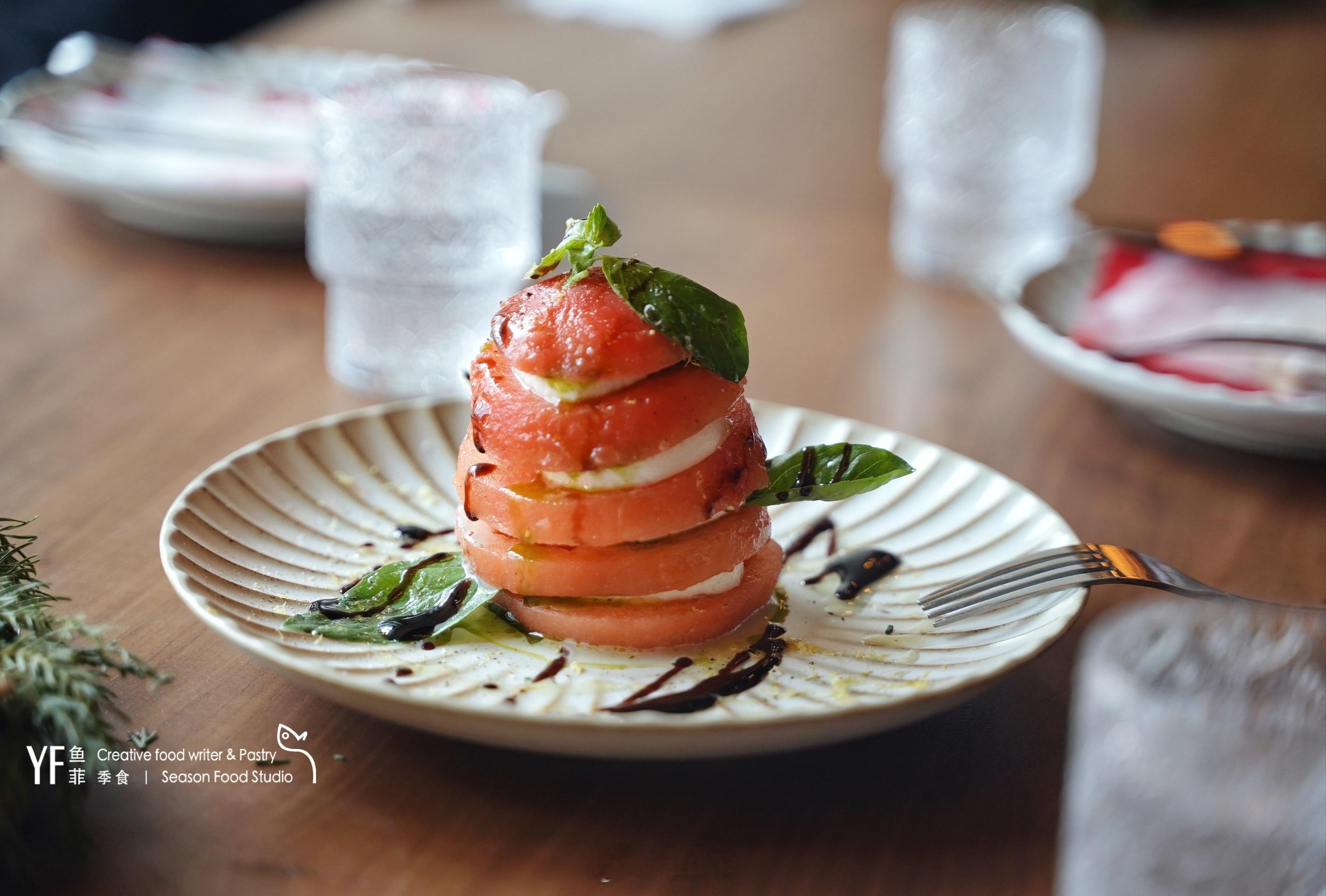 周末美好清晨，留给藏在新华路小巷里的治愈小馆子，菜对，环境对，人也对，一切都美的