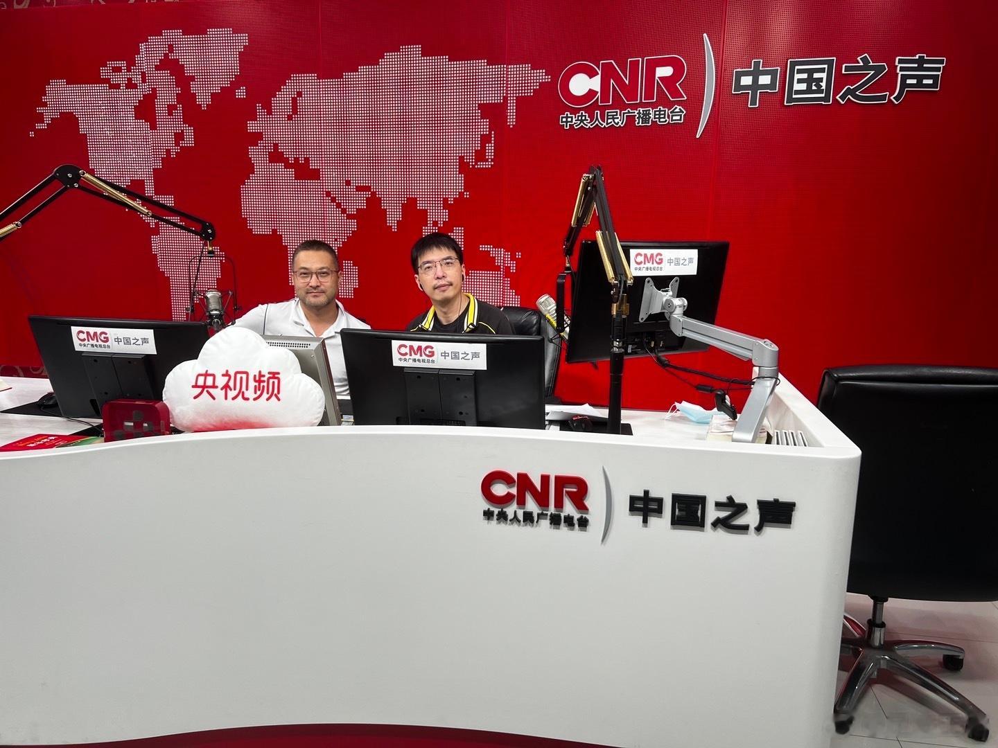 这还是去年八月，中国首部裁判纪录片《瞬息万变》播出之后，央广中国之声邀去就这个片