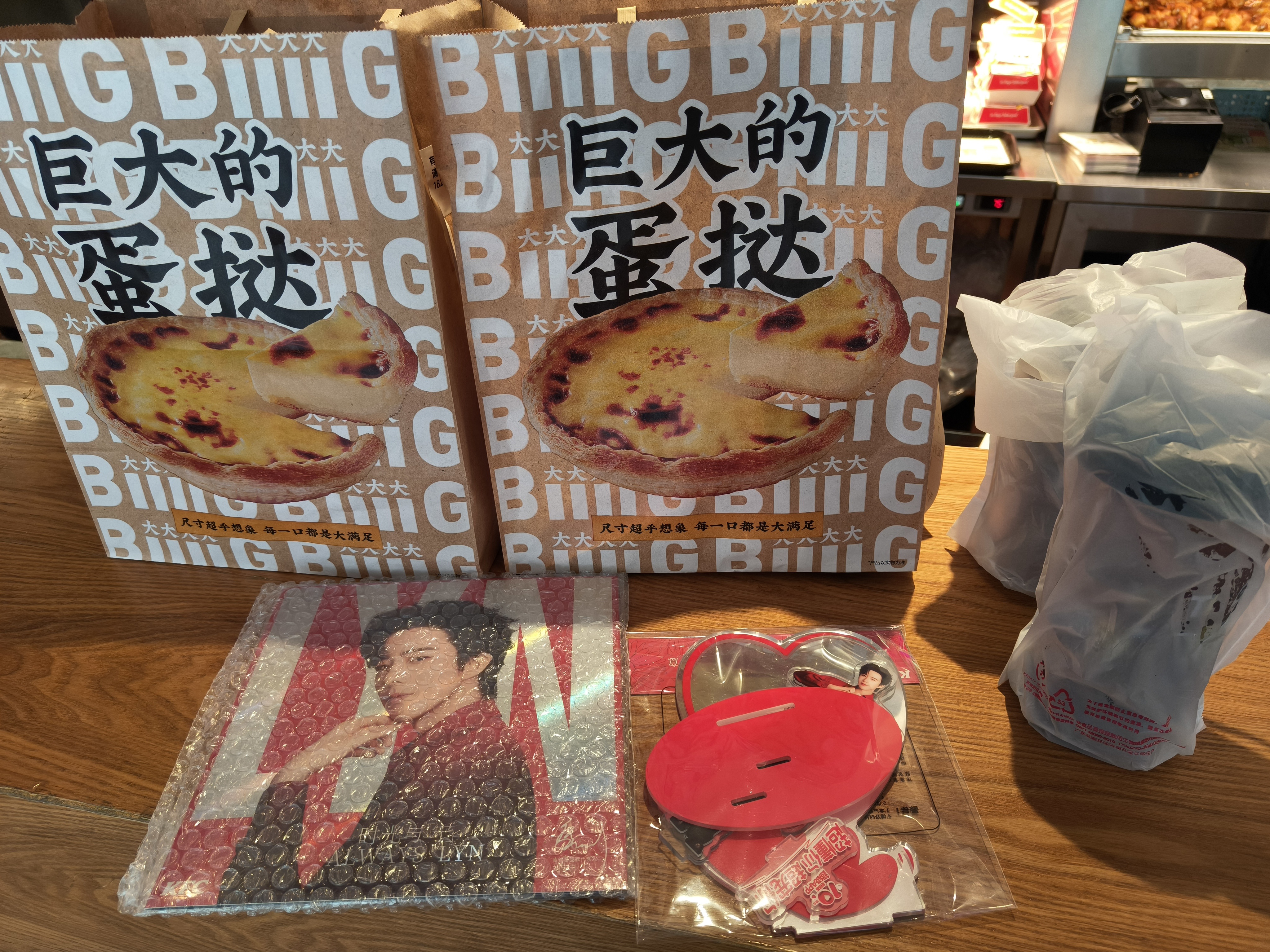 一边吃一边看地球 幸福开心🥰 
