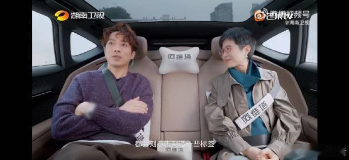 张栋梁被规定一天笑66次是真的早年的 “微笑男孩” 标签背后，藏着公司规定的一天