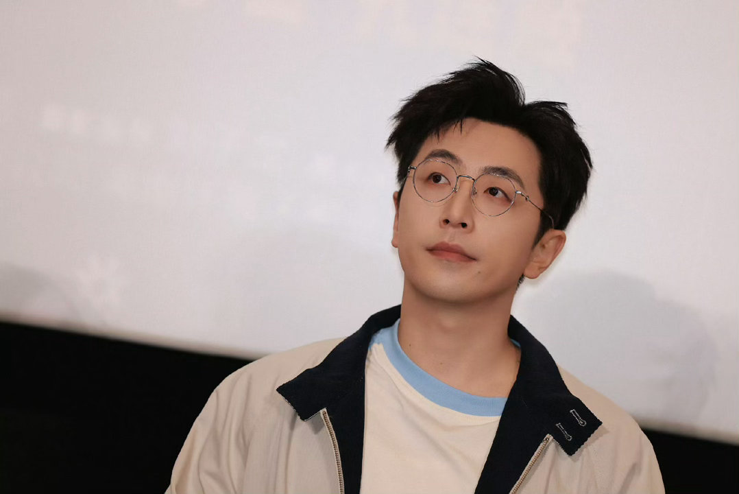 白客就是标准的帅哥路演名场面必须反复刷！观众耿直发言遇上马思纯果断正名，笑点拉满