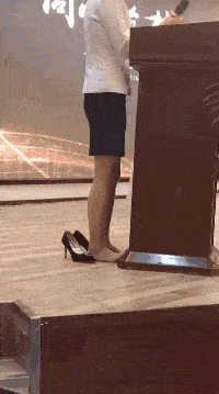 老师一站一天
也累啊