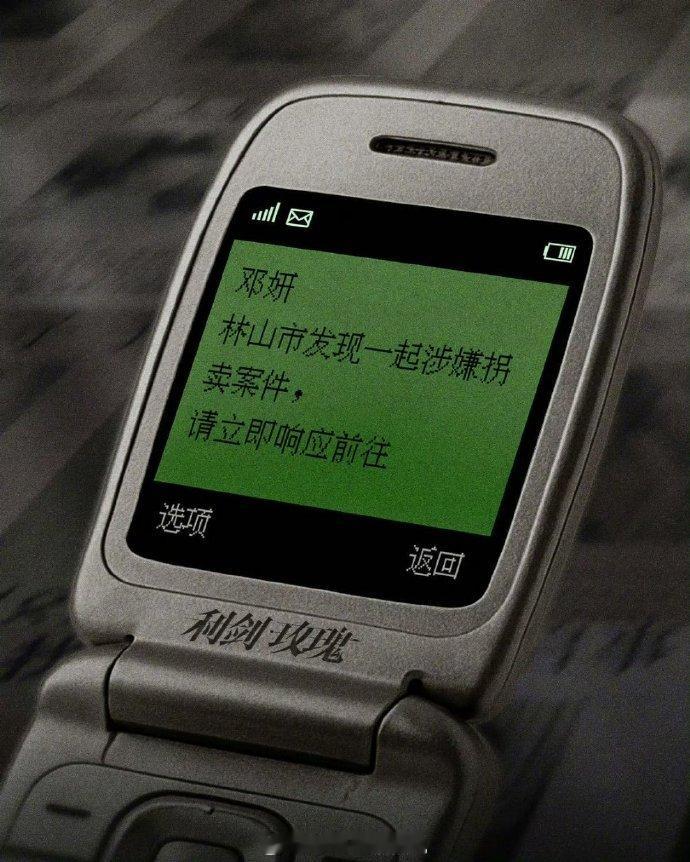 迪丽热巴透露邓妍收到新任务，瞬间点燃好奇心！这任务会是什么精彩内容？两人同框太有
