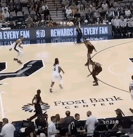 文班亚马也玩后撤步三分，这简直是改写篮球维度的降维打击……文班亚马41分18篮板