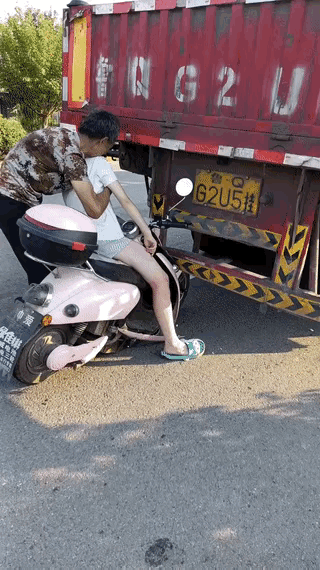 我觉得为了救人，没有什么地方碰不得，大家都善良点吧，不要喷人家[握手][握手][