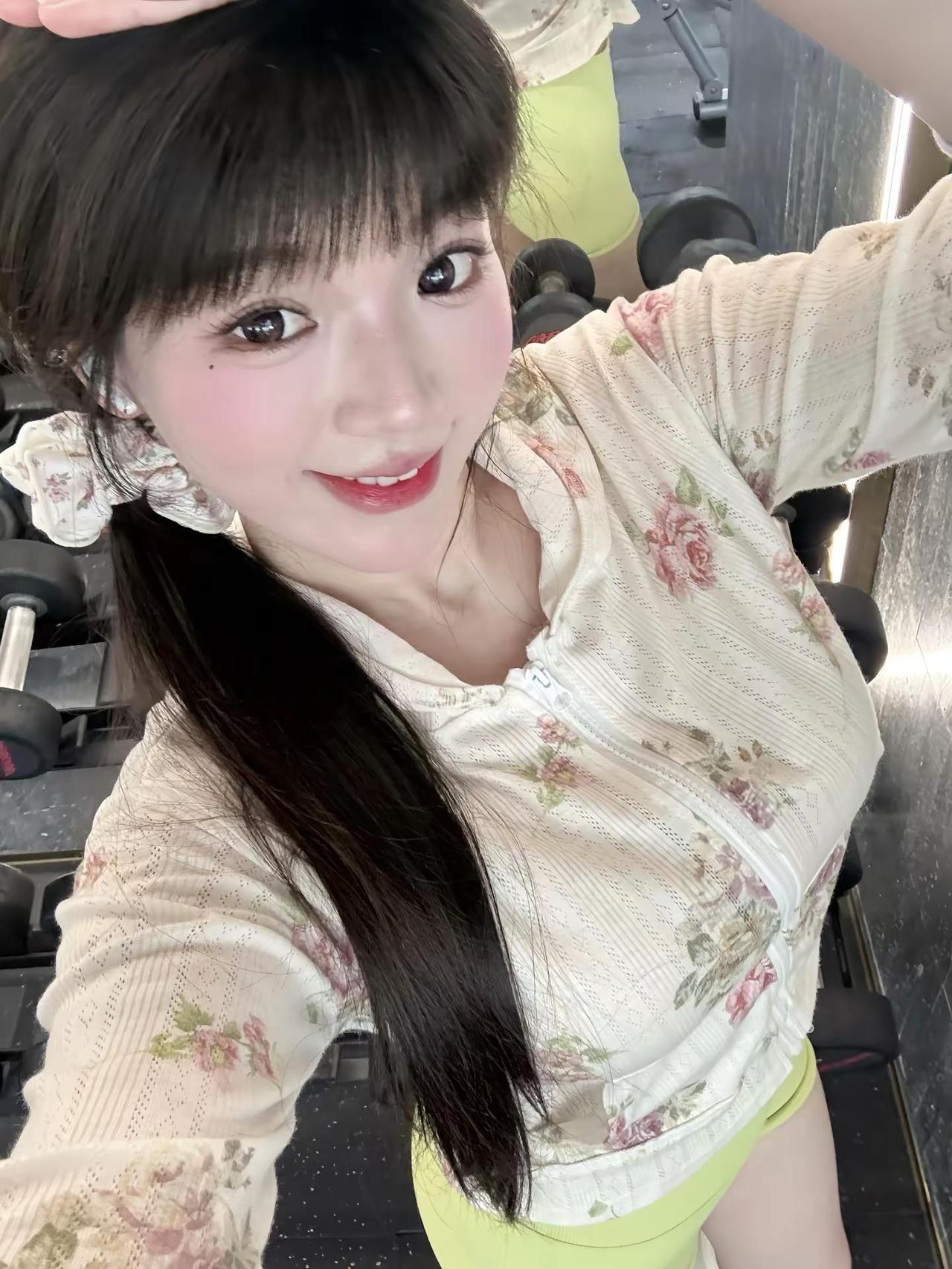 很内向 看到美女不敢直接亲 健身穿搭 毫无训练痕迹 05 内向社恐