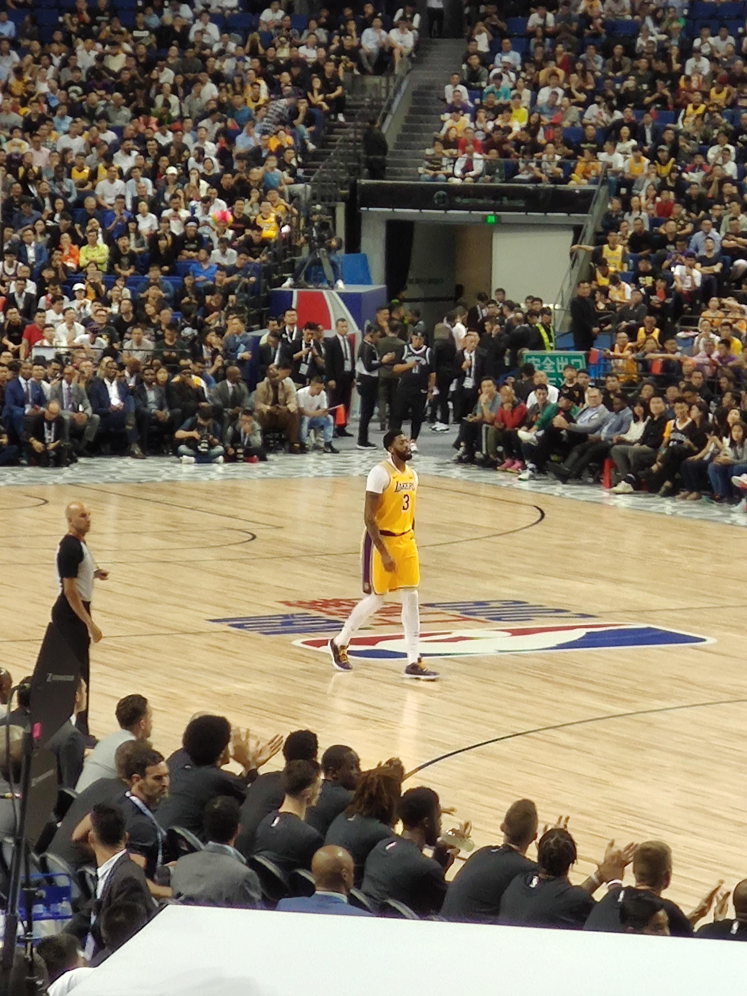 19年湖人来打中国赛的照片还在手机里留着，一晃就快6年过去了  