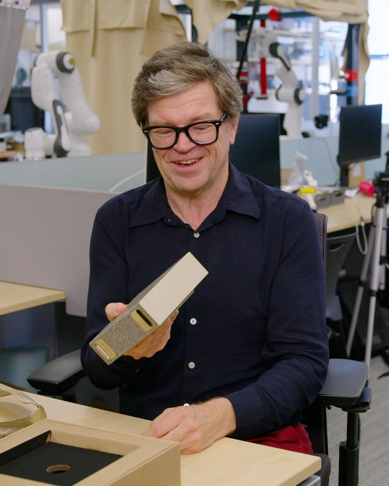 很荣幸向 Meta 和纽约大学的 AI 先驱 Yann LeCun 及 AI 研