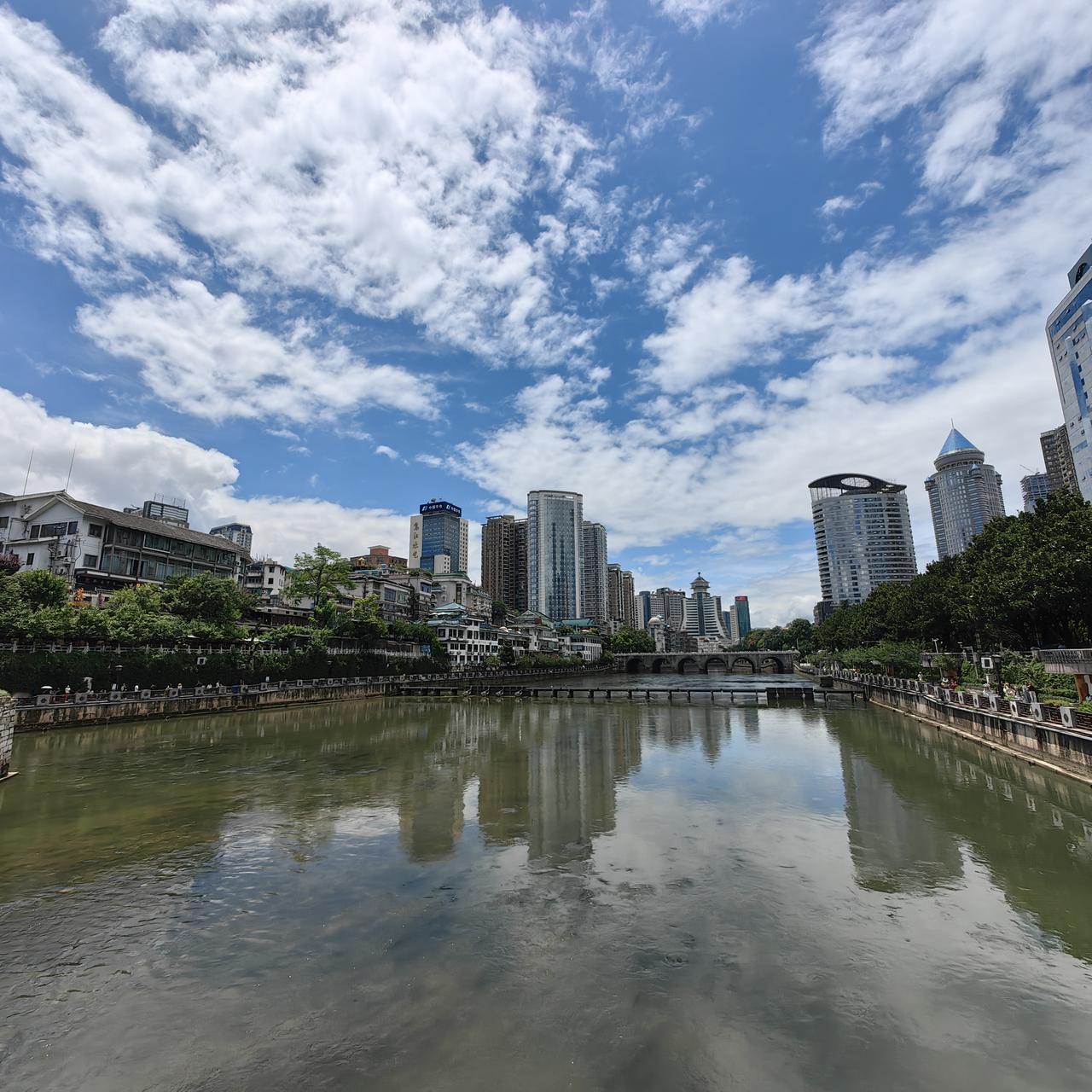 攒股收息,什么年龄都不晚。

我是50岁退休后,开始攒股收息的。

退休后经济就