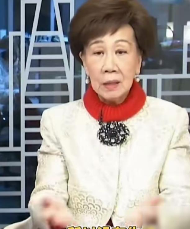 [微风]的 台湾 出现了怪现象，主张“台独”的绿营出身人物，反倒把“中华”“两岸
