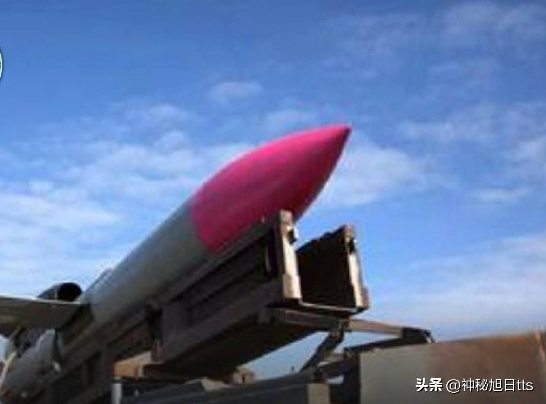 【一手喊话和平、一手挥师反击！乌克兰国产「火烈鸟」导弹深入突袭俄军工厂】

俄乌