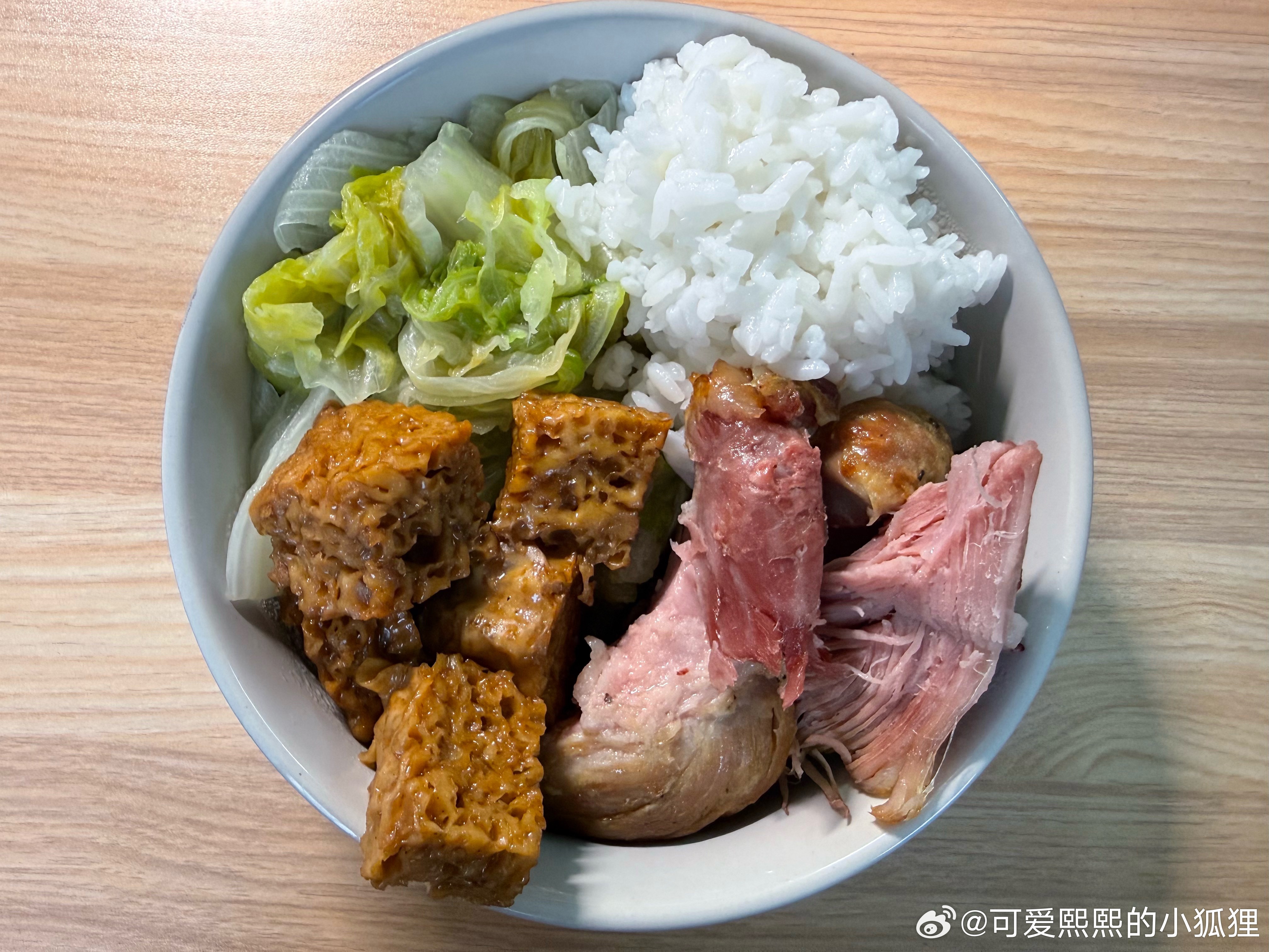 今日食谱2片吐司  200大卡零食+蛋糕干  200大卡泡饭+糖醋排骨  300