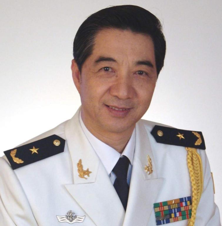 当年特朗普刚当选总统，局座张召忠就开玩笑说过，要是让他连着干两届，妥妥能把美国从