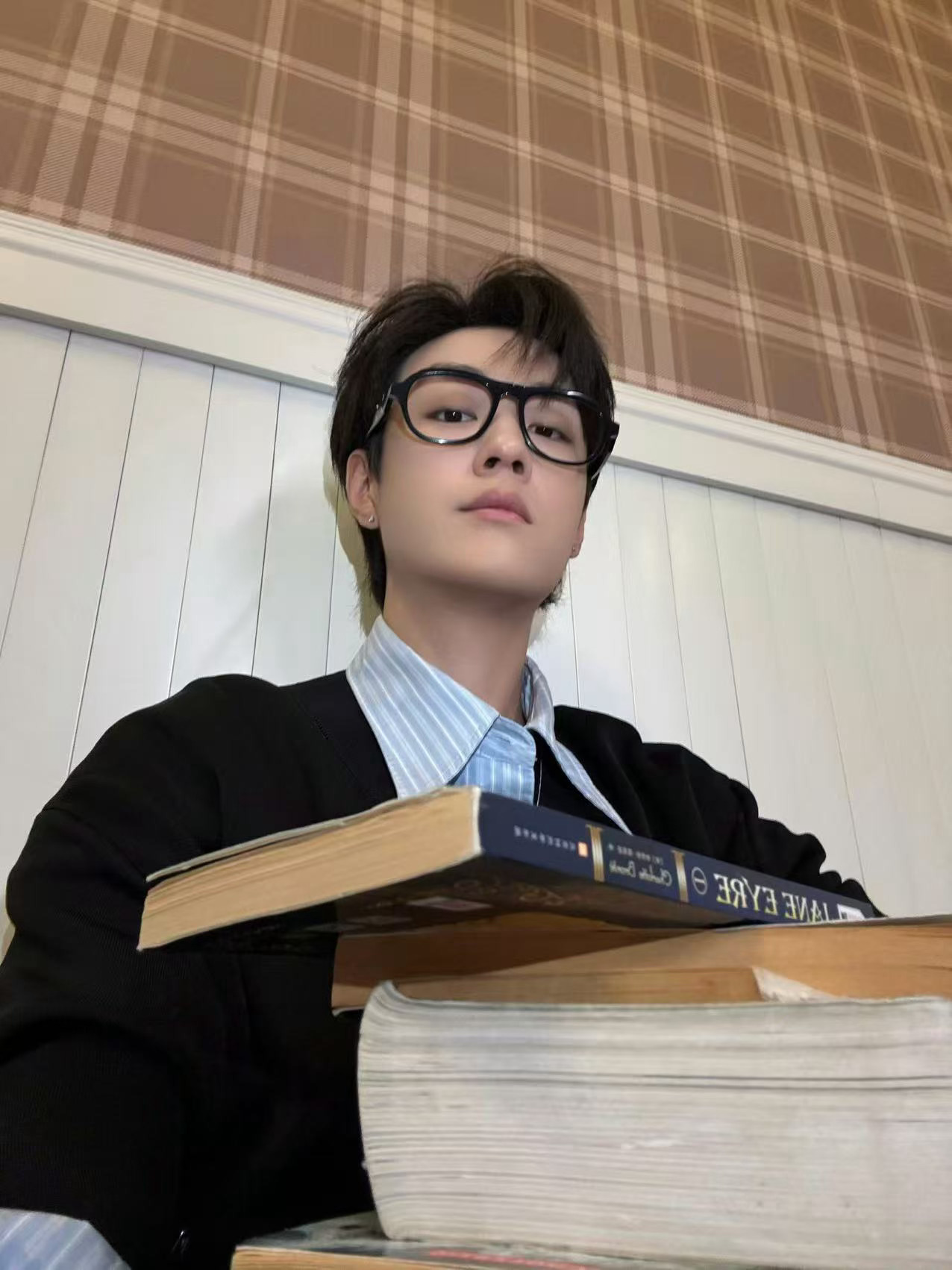 陈少熙买书吗我这论斤卖陈少熙黑框眼镜学长陈少熙黑框眼镜一戴，妥妥的校园白月光学长