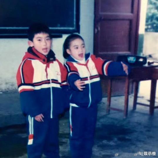 张雅钦说在追杨紫的生命树张雅钦特意包场支持生命树。最好的国色芳华line，是戏里