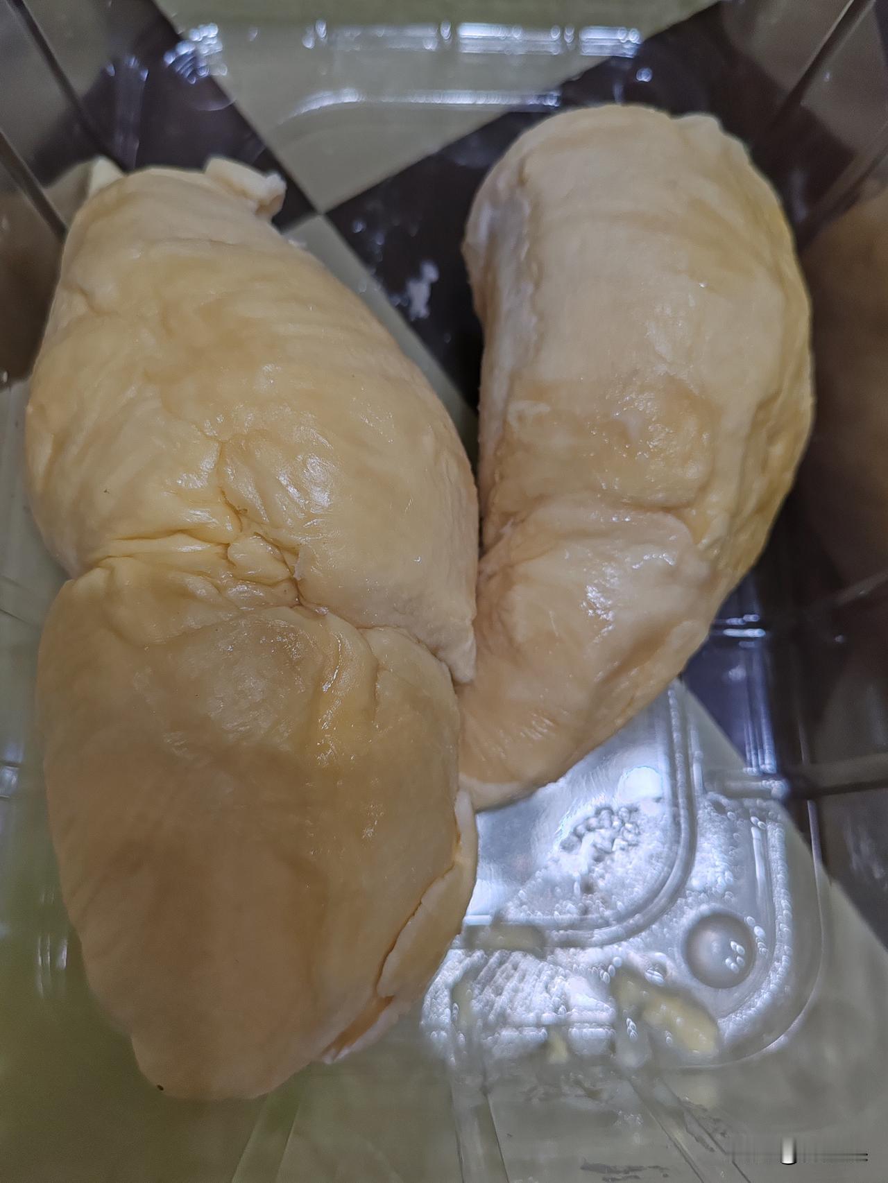 小区附近新开了一家水果店，
榴莲价19.9，
香甜软糯，
味道非常好。
上个月孩