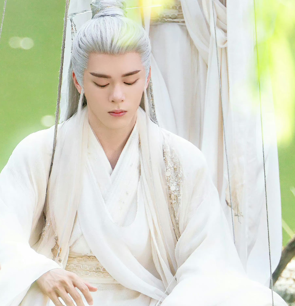 曾舜晞白色头发在娱乐圈算第几帅？ ​​​