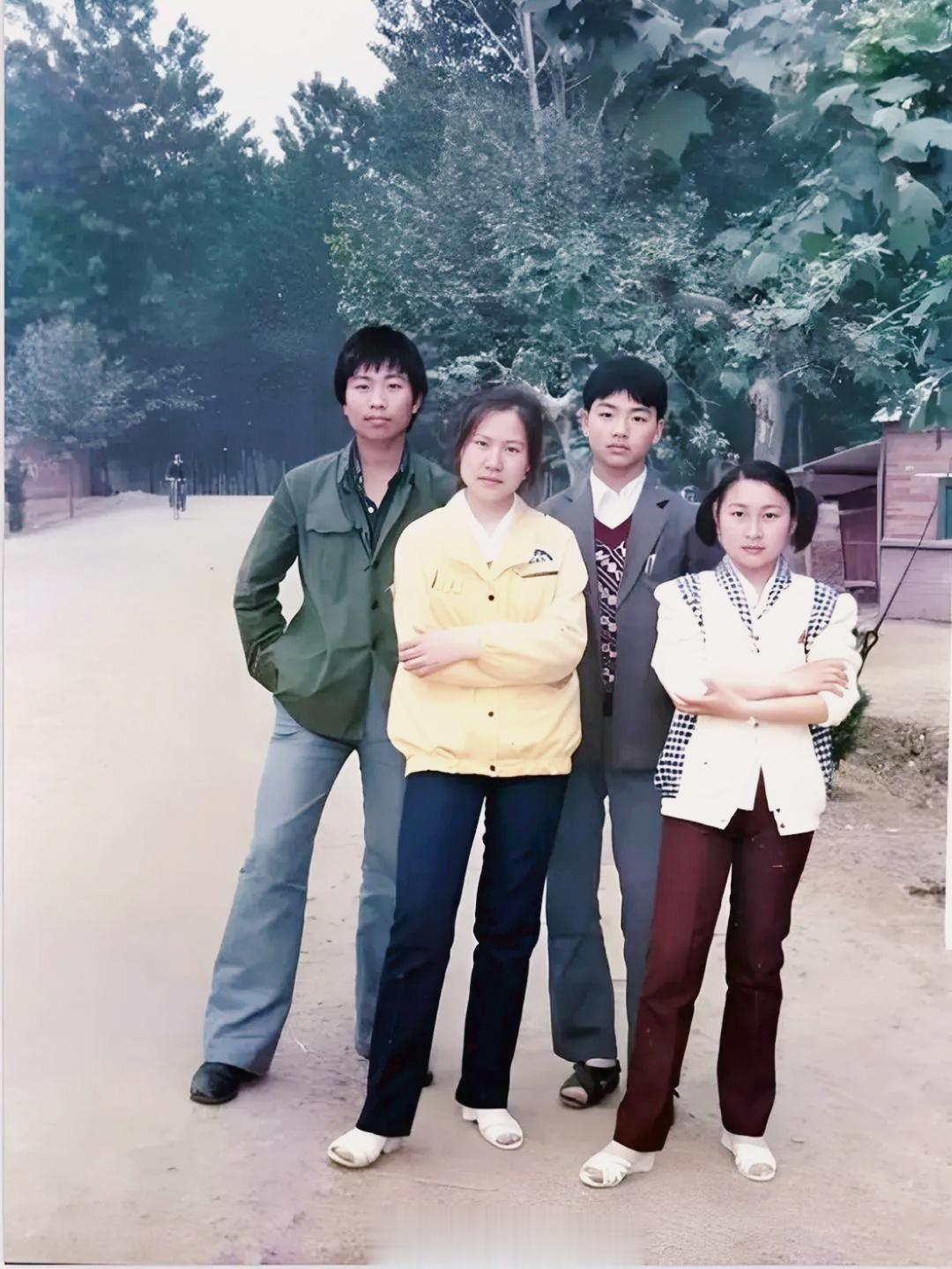 1986年，宿迁。一个清秀的苏北少年。[鲜花] ​​​