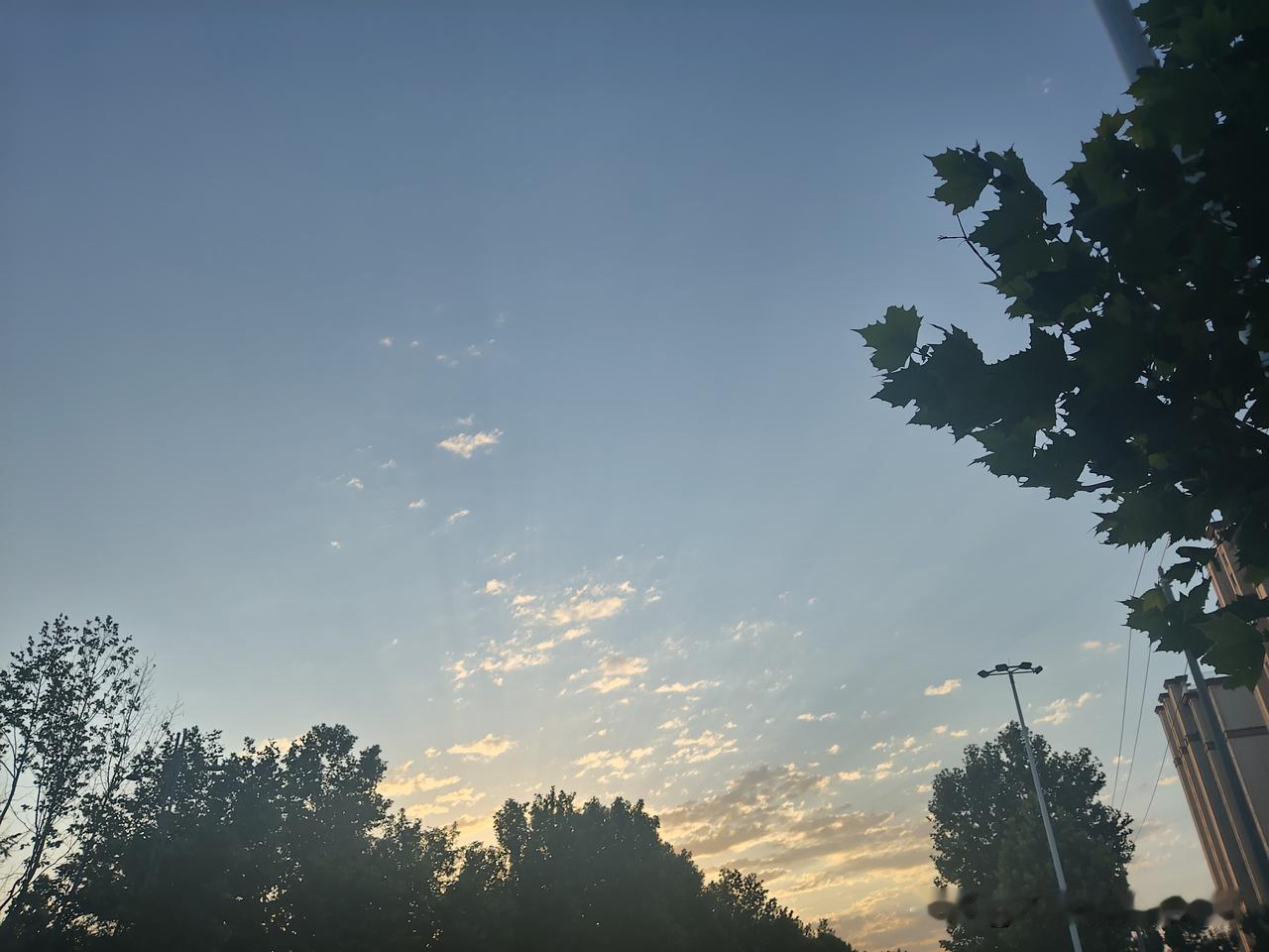 又是崭新的一天
一天好心情
尽情享受
每一分每一秒