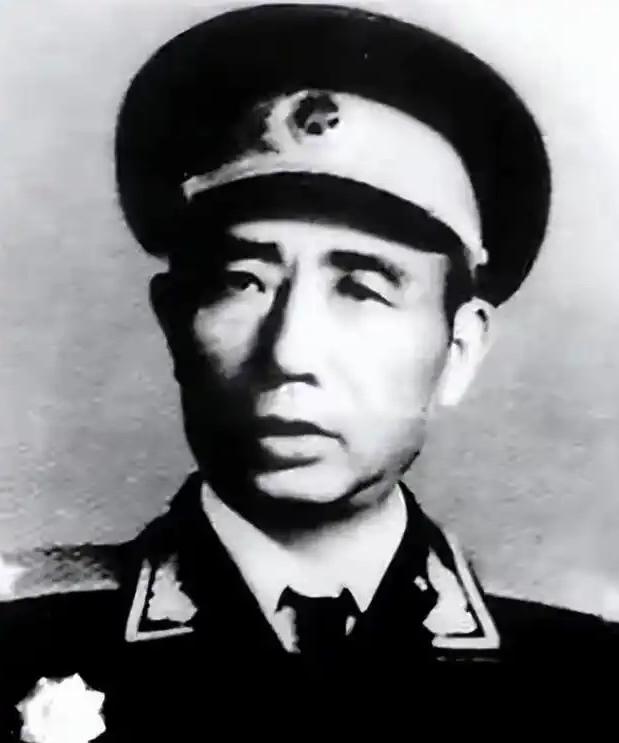 她是吉林军区司令员贺健的长女，在放学骑车途中不幸被驻军车辆撞伤，最终抢救无效离世