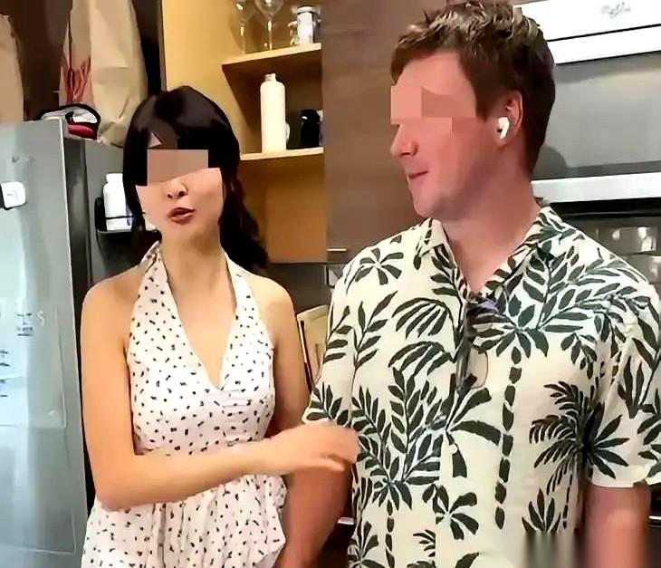 23岁，0彩礼，认识俩月闪婚谷歌工程师，火速拿下美国绿卡。
你以为这是什么灰姑娘