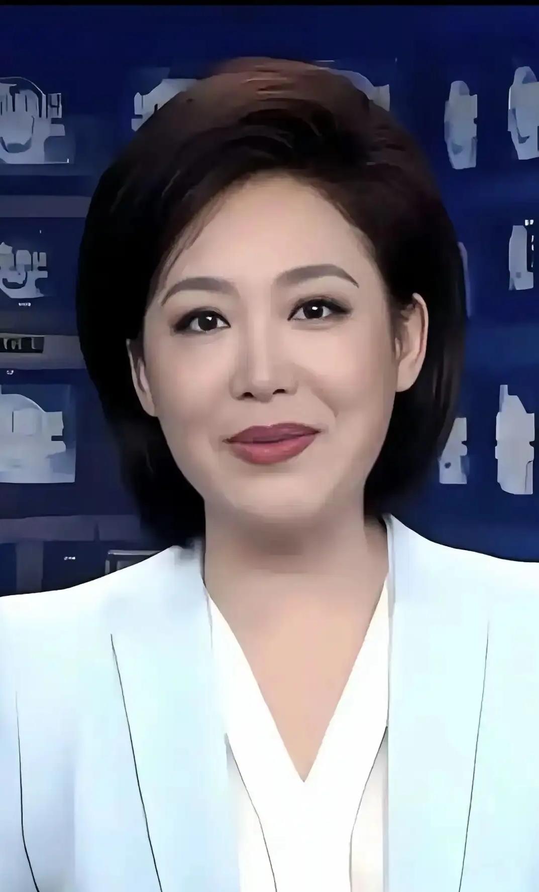 这位大气清雅的央视主持人，大家知道她是谁吗？