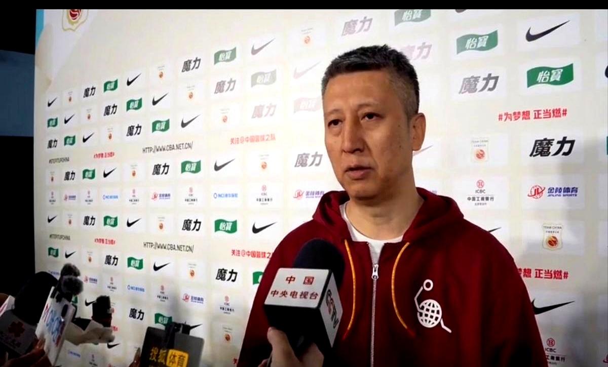 中国男篮11月28日打韩国的世界杯预选赛12人名单出了，8个是亚洲杯打过的老面孔