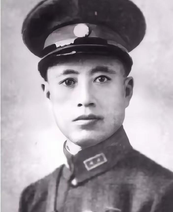 1950年沈阳，“大汉奸”夏文运被按在审问室，刚骂完他“卖国贼”，他突然掏出块磨