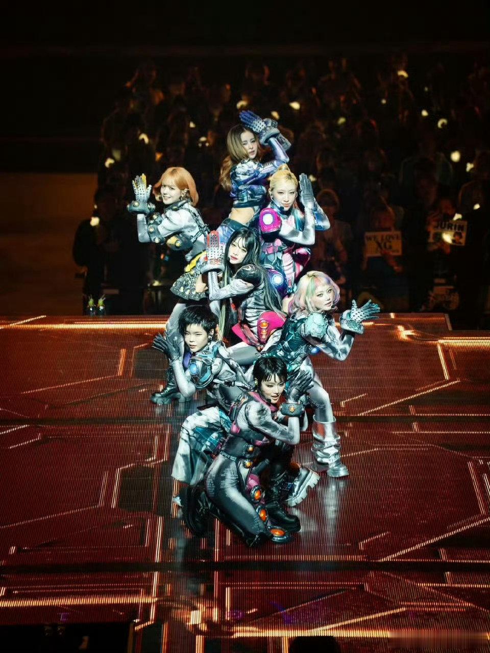 舞台效果好是有原因的，顶配团队打造，每一帧都很高级XG二巡用了ladygaga科