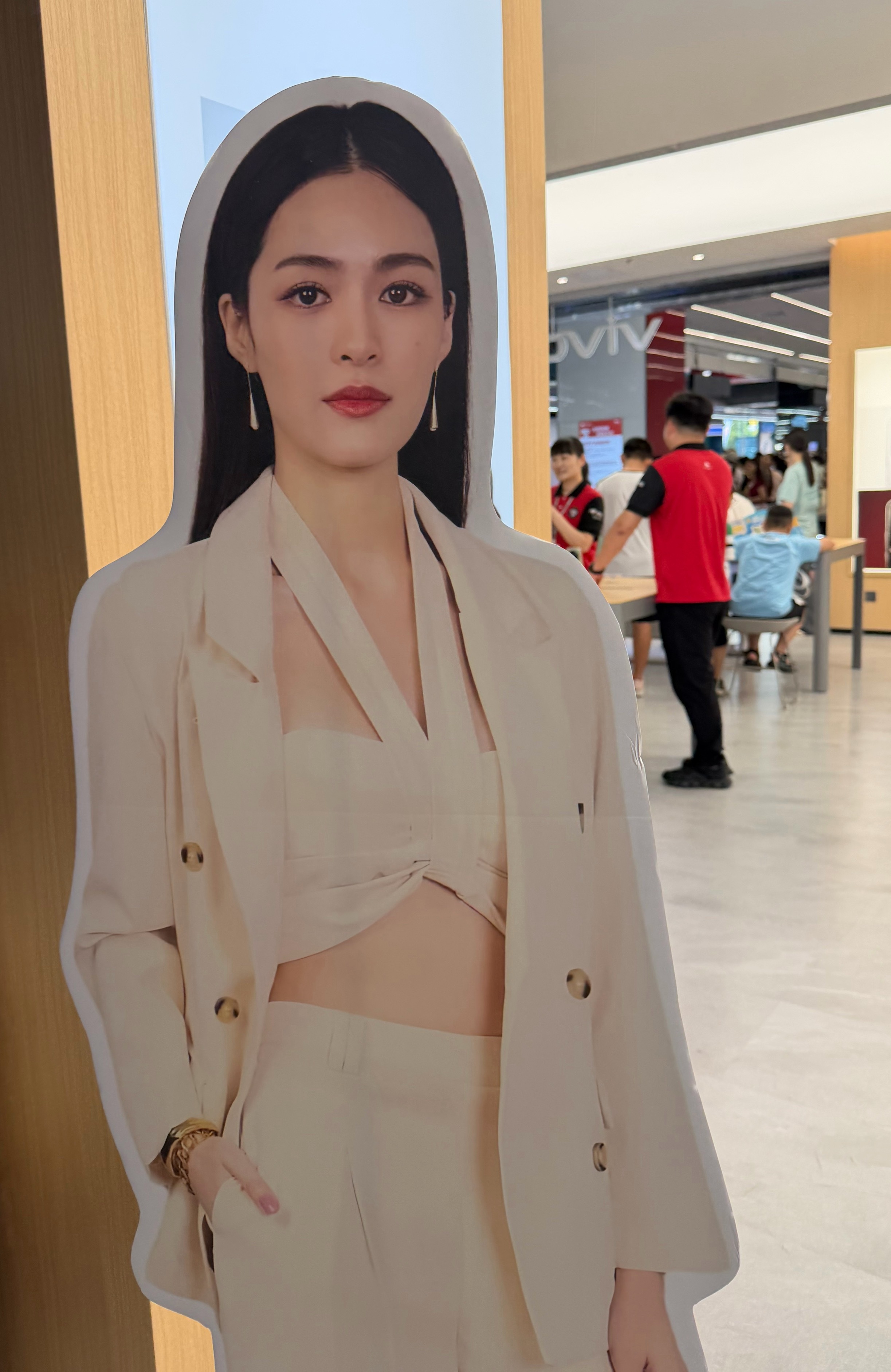 碰到我亲老公了今天 谁放的法拉达啊？京东吗