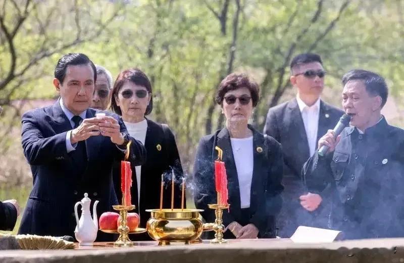 马英九三姐一妹的名字你知道多少！
   马鹤凌和夫人秦厚修育有一子四女，马英九是