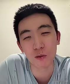 孙颖莎拿到世界第一后，私下里是什么样的人？
马特回忆的一段细节！

他说:自己最