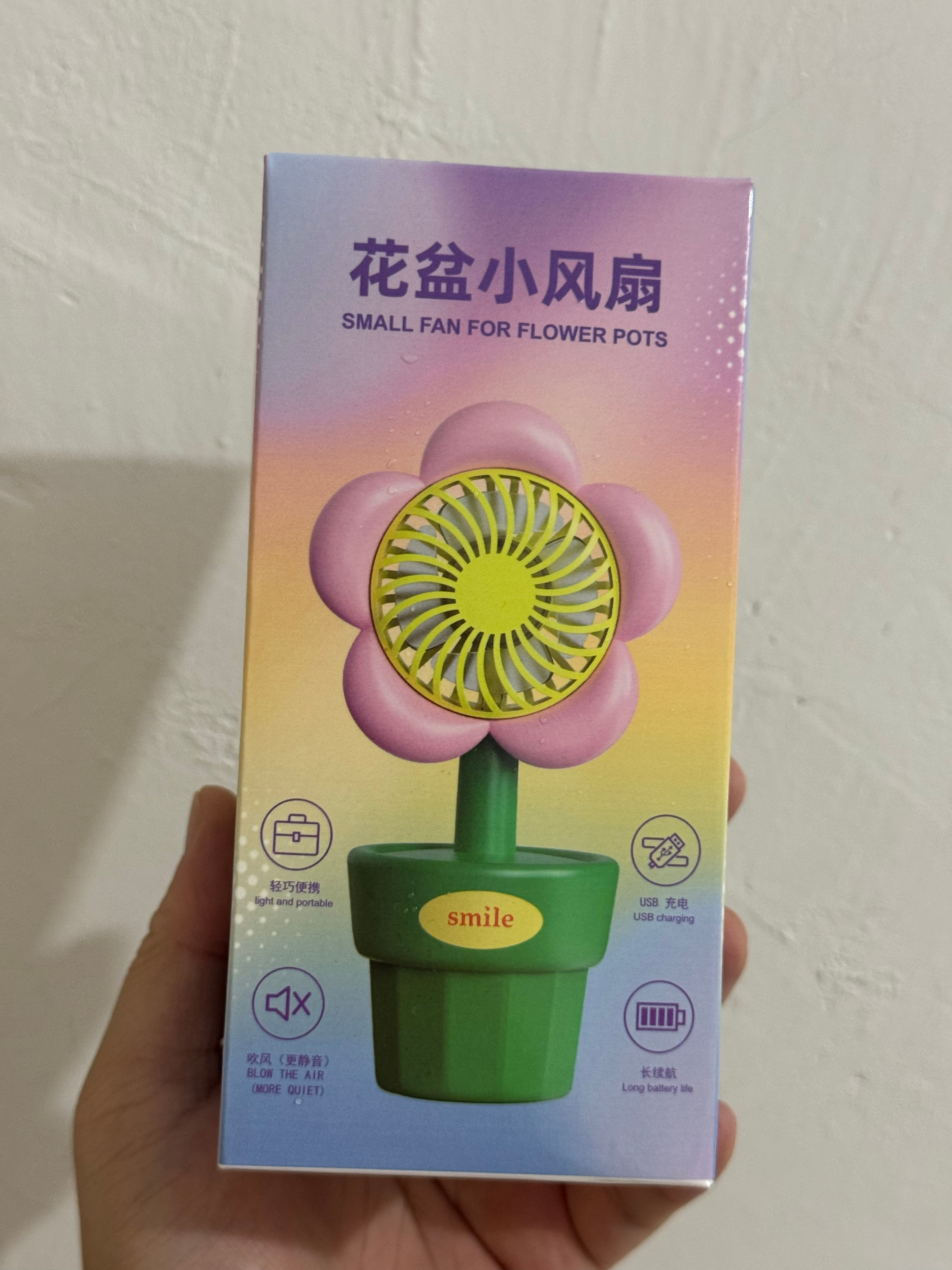 新开的面包店🍞蹭了棚姐的卡。抽了个三等奖。小风扇一个