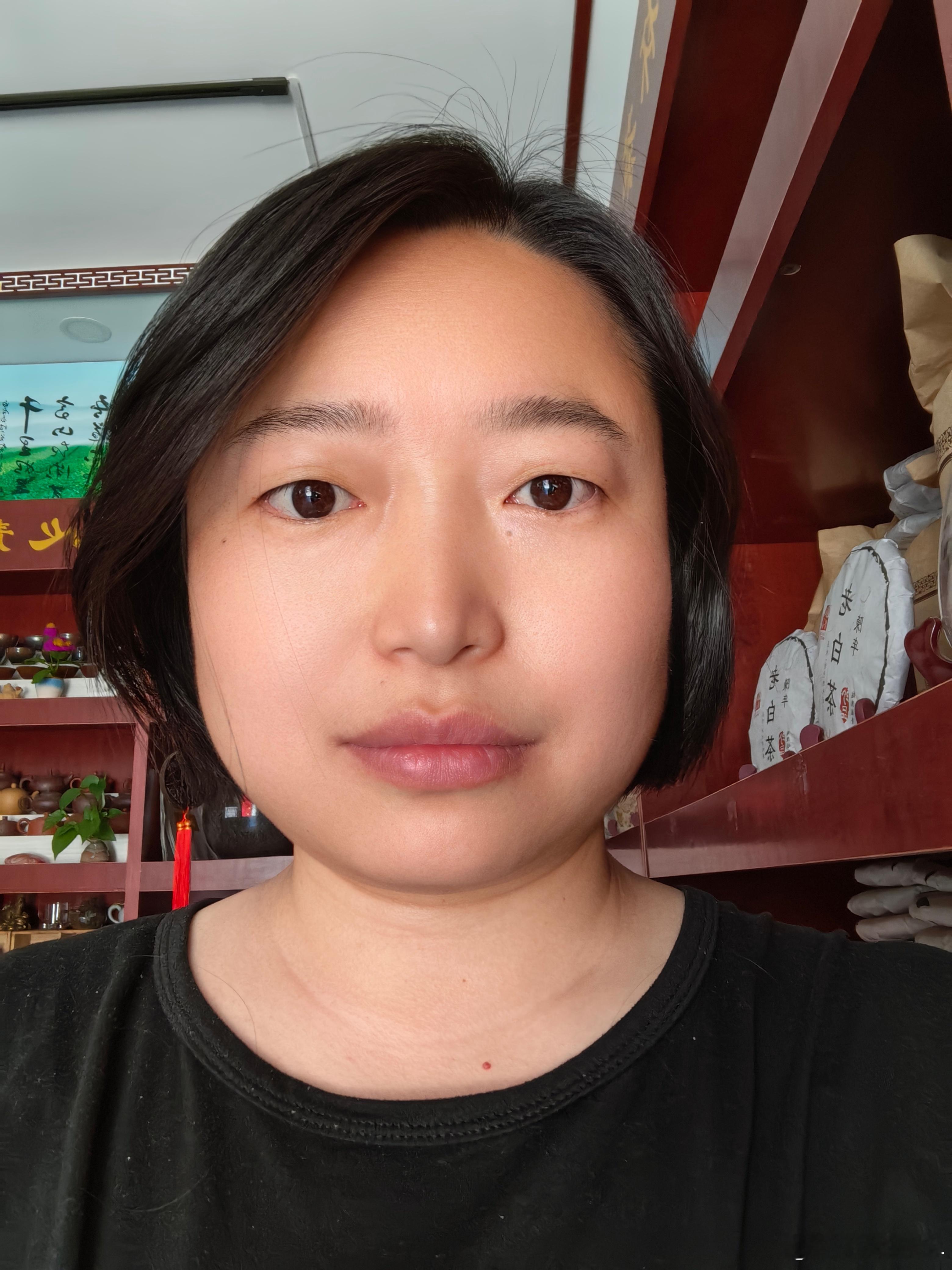 昨天晚上接孩子回家，上楼，一路上也没感觉身体不适，掏钥匙开门进屋，一个转身的功夫