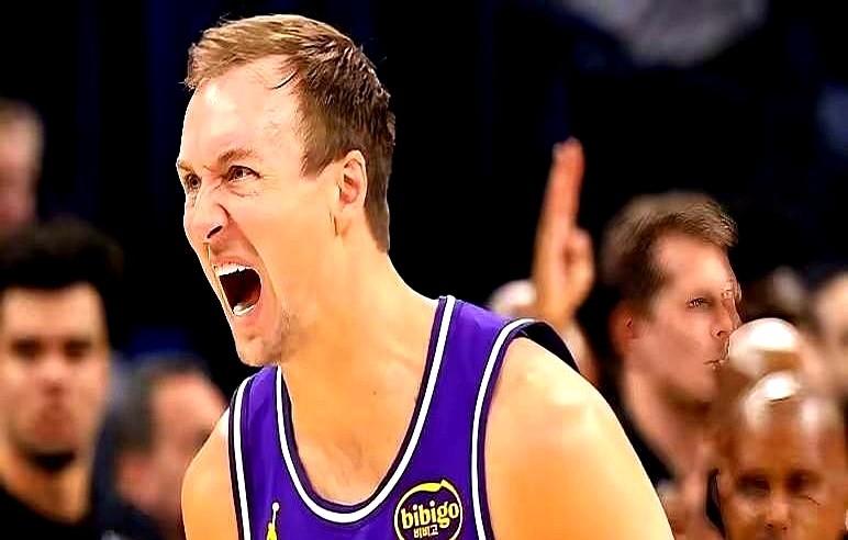 罚球92.6%！这数据简直离谱！

肯纳德真把投篮练绝了，在湖人场均21分钟，轰