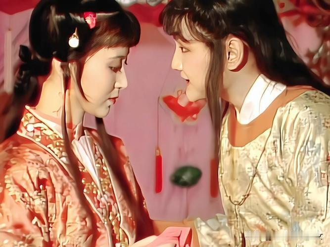 以前不明白《红楼梦》到底写了个啥，现在明白了，是在嘲讽汉家的无奈。甄英莲被拐了，