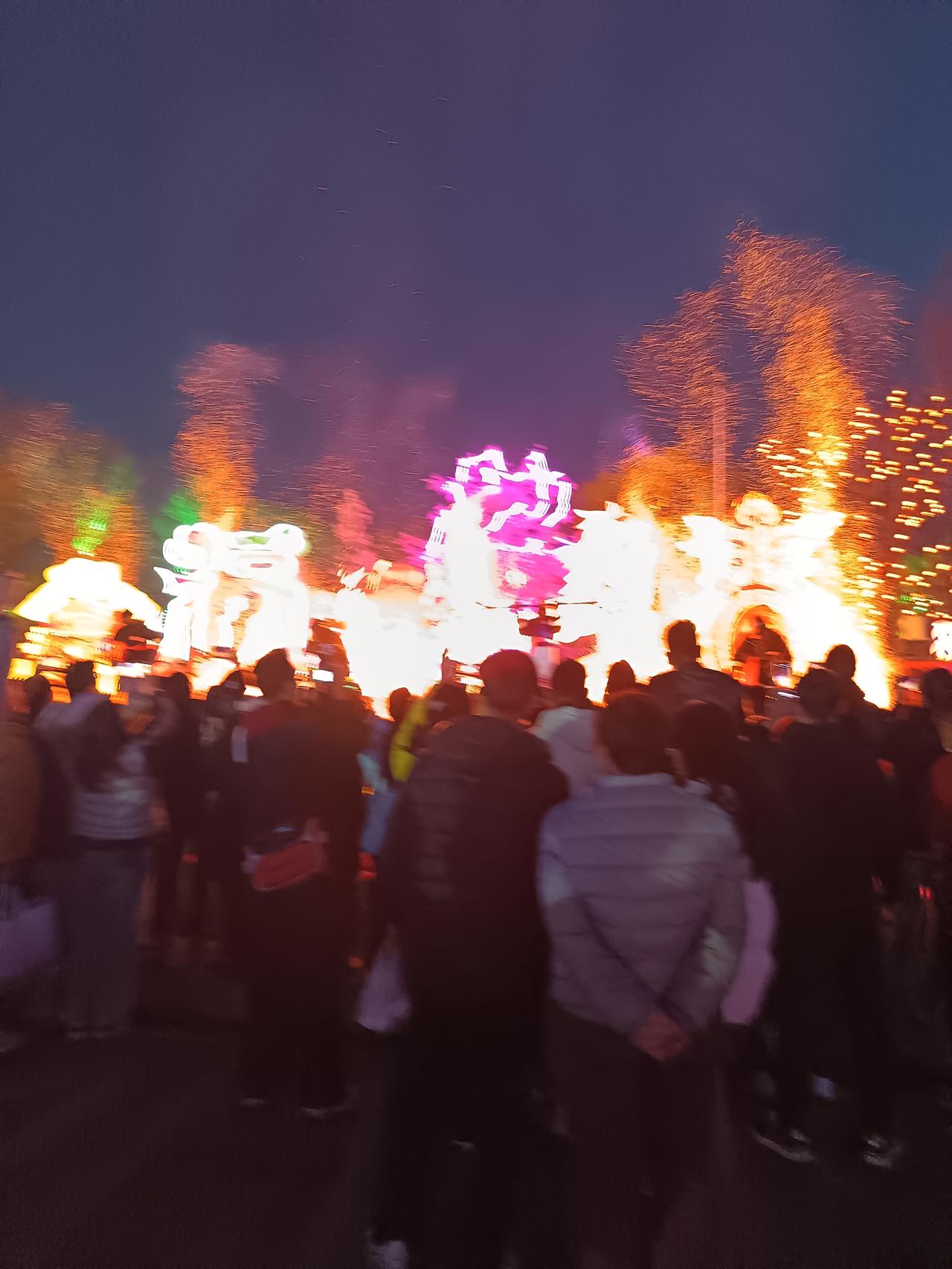 新年到，爱好打卡搞起来！在海南，我体验了两样超棒的打卡项目。
先说说那新品糖葫芦