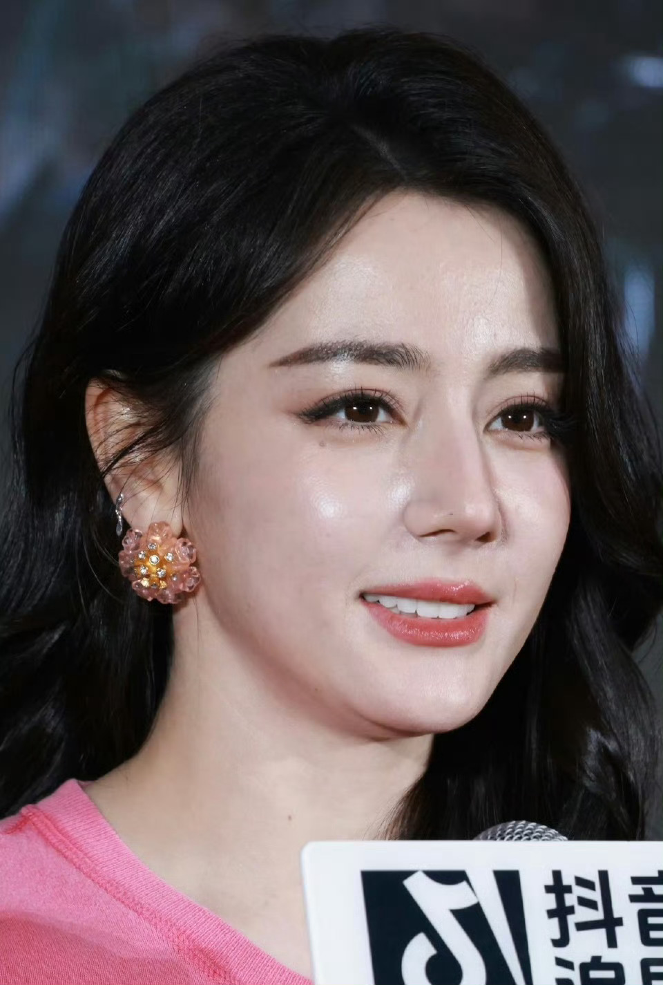 被下家粉嘲了几百楼的迪丽热巴黑图我不看评论区我以为是安利，我靠 