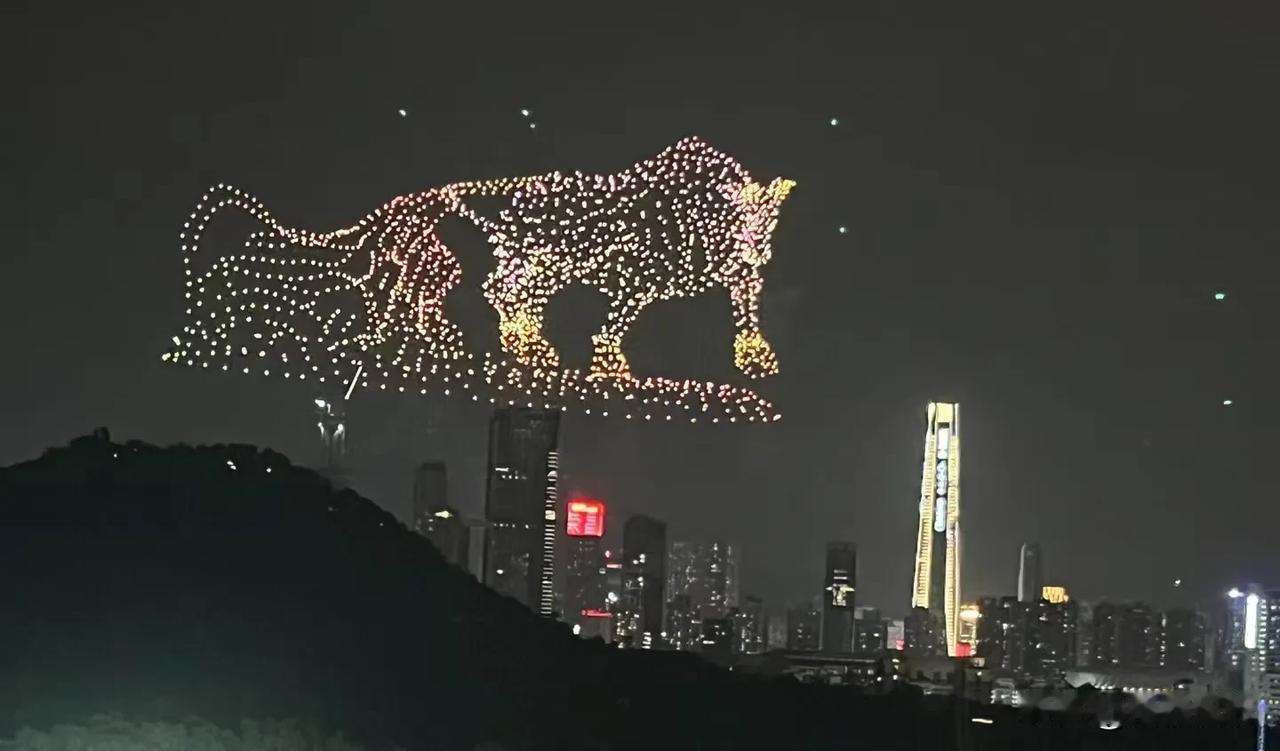 分享一下我的一点感悟：
这个国庆假期，各地都在上演无人机秀、烟花秀等绚烂美丽的风