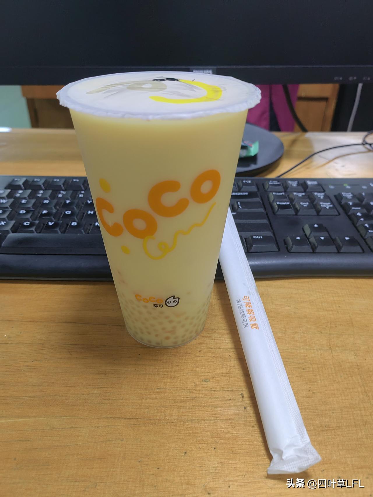 收到老板的立秋第一杯奶茶啦！ 甜度满分，暖意也满分。奶茶在手，快乐拥有 ， 奶茶