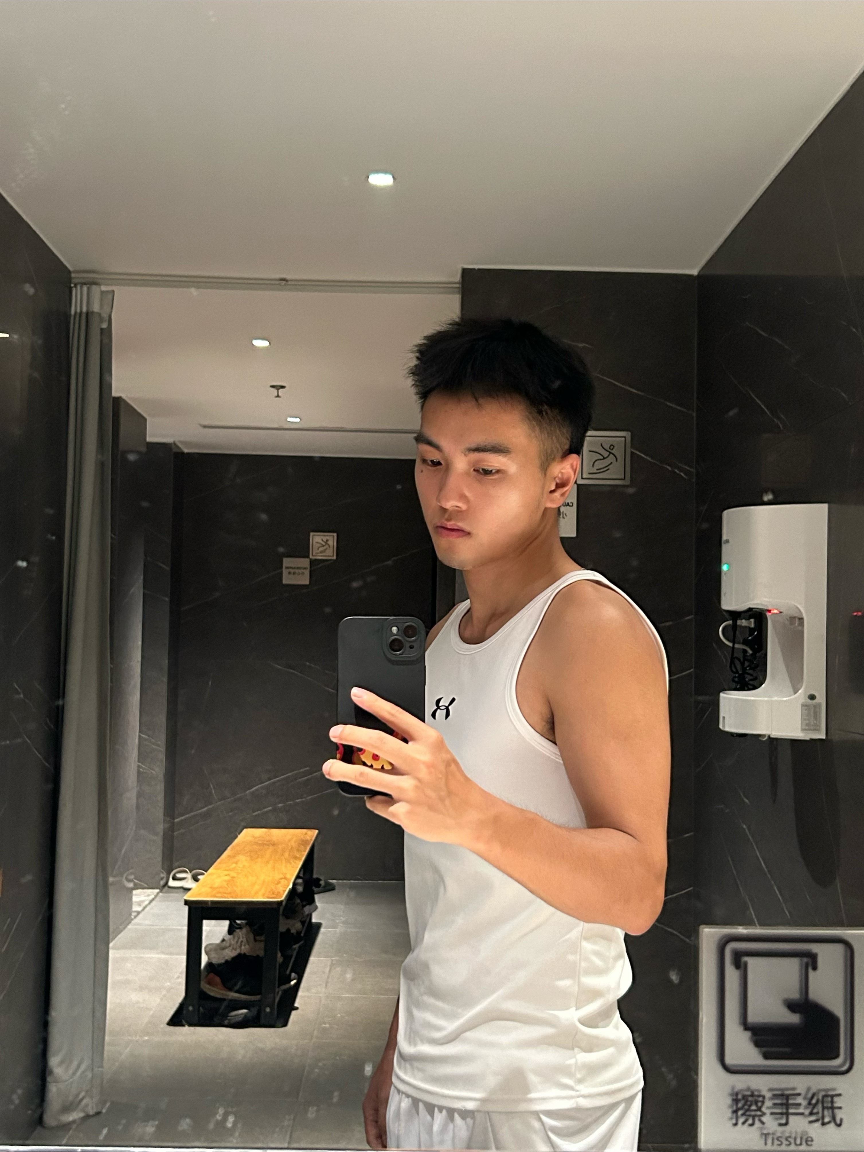 这是你的脚吗，抱歉没看到你的消息，我们现在聊天还来得及吗 