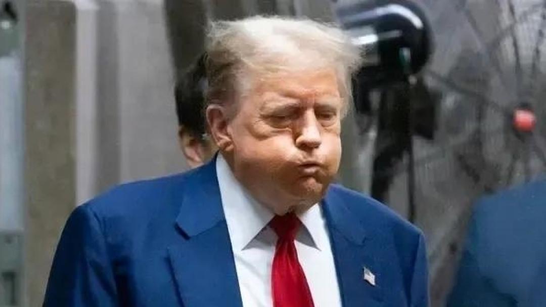 美总统险遭暗杀?特朗普前脚要进场，后脚武装男落网！裤兜藏弹匣、车里手枪已上膛，这