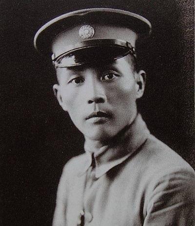 1927年，钱大钧追求欧阳藻丽，但遭到她父亲反对，想不开的钱大钧走在路上，突然掏
