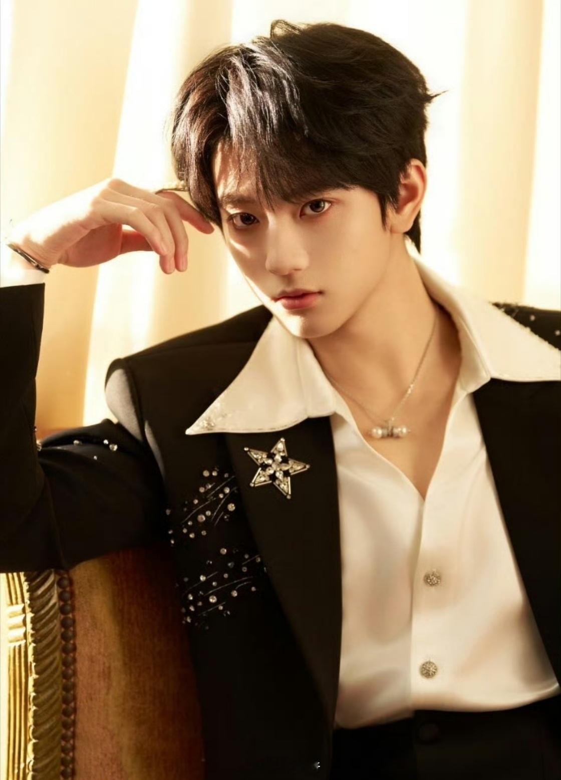 微博之夜男明星九宫格：白敬亭，陈哲远，陈伟霆，邓为，丁禹兮，张康乐，穆祉丞，曾舜